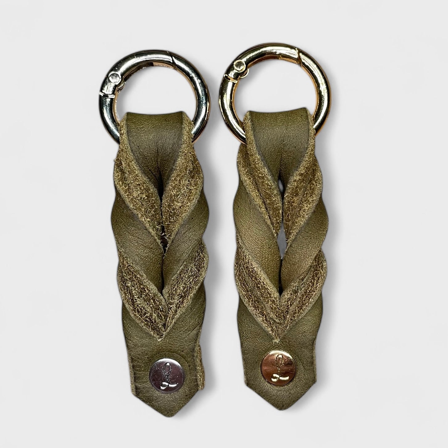 Kotbeutelhalter aus Fettleder